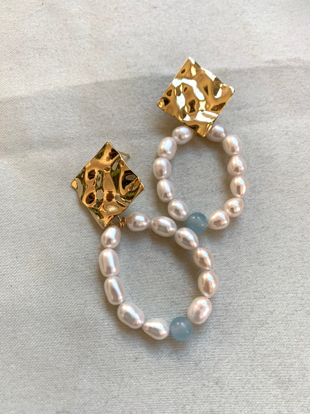 Boucles d'oreilles en plaqué or 2 cercles entremêlés avec oxydes blancs et fermoir poussette