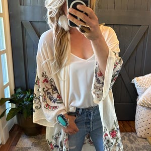 Die Twip Langarm bestickte Floral Cardigan Kimono Top von Lavender Tribe Design Cotton Beach Cover Up Womens Boho Handmade Kleidung