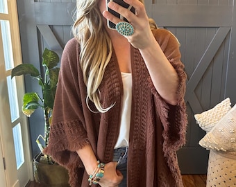Cárdigan marrón con flecos de punto hecho a mano: suéter bohemio extragrande y acogedor de Lavender Tribe Design