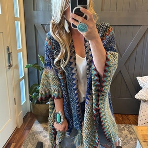 Pull cardigan poncho fait main en tricot marocain bohème à pampilles par Lavender Tribe Design Crochet bleu Taille femme petit à XL image 8