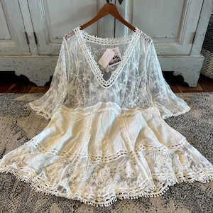 Blusa de encaje de crochet blanca Hailey de Lavender Tribe Design, túnica occidental folclórica hecha a mano con cuello en V, estilo bohemio, tallas para mujer desde la pequeña hasta la XL