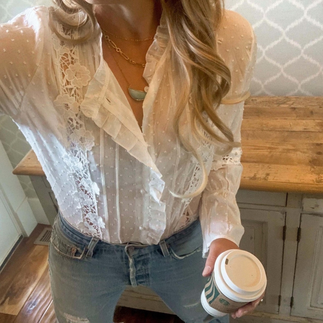 Blusa romántica con encaje bohemio de manga larga con botones