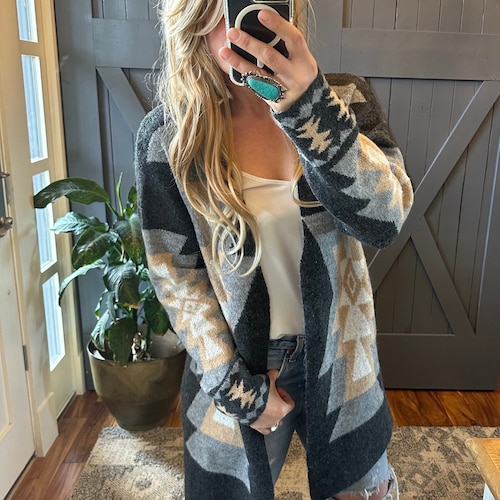 Cardigan en tricot à imprimé aztèque : manteau-pull long de style sud-ouest