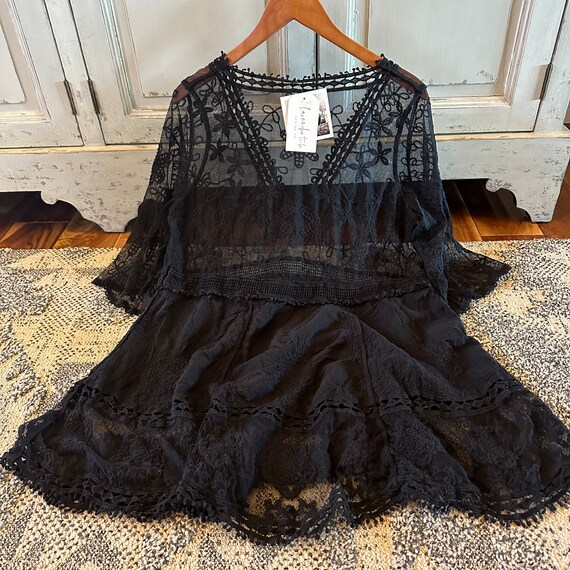 Tunique Chemisier Noir Dentelle Fleurie - Manches 3/4, Col V Boutonné - Taille XL