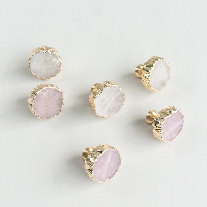 Rosa cuarzo piedra preciosa cajón tire perillas tira de oro | Etsy