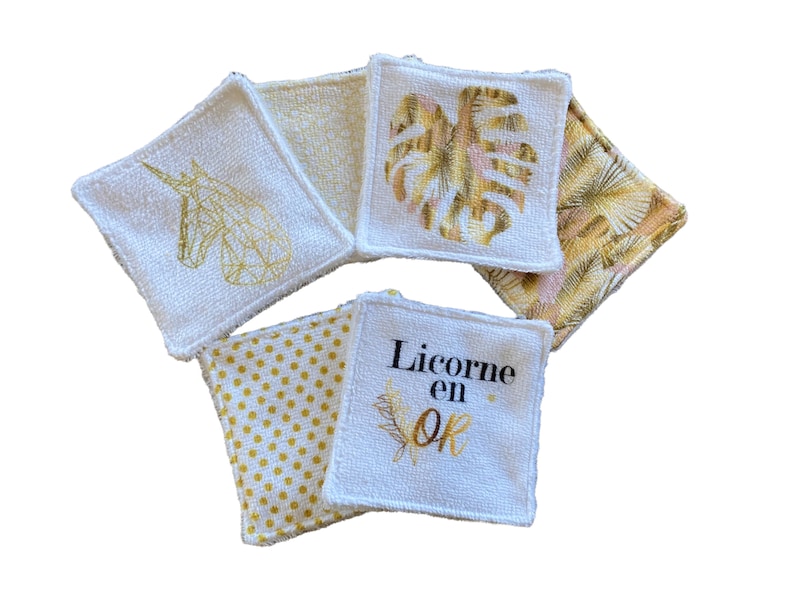 Puede incluir: Seis almohadillas de algod&oacute;n blanco para desmaquillar con bordados dorados. Los dise&ntilde;os incluyen un unicornio, lunares, una hoja tropical y el texto "Licorne en or".
