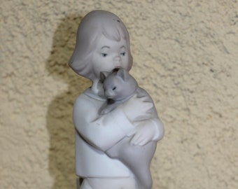 Figurine en porcelaine Tang by Lladro « Fille au chat », Espagne vintage.