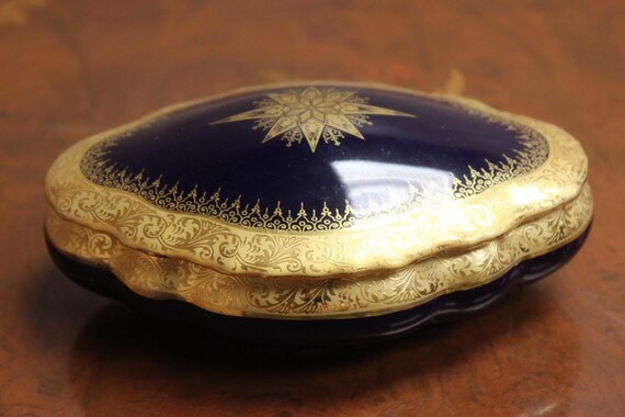 Cobalt porcelain box with gold Paul Pericaud Limo… - image 2