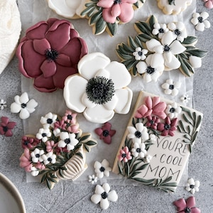 Linen & Gray - &quot;Floral&quot; class cookie cutters