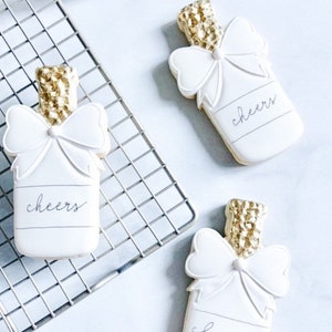 Wine bottle with bow cookie cutter