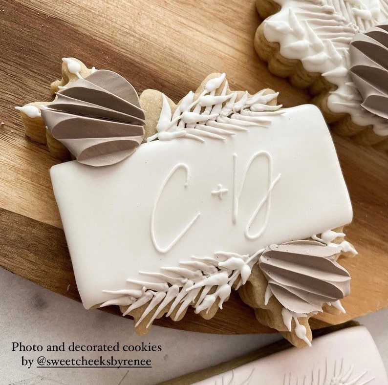 Olivia plaque cookie cutter image 3