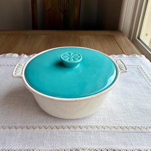 Vintage California USA S53 Cream with Turquoise Lid Baking Dish