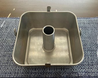 1960 Mirro Square Aluminum Angel Food cake Baking Pan/ Made in the USA