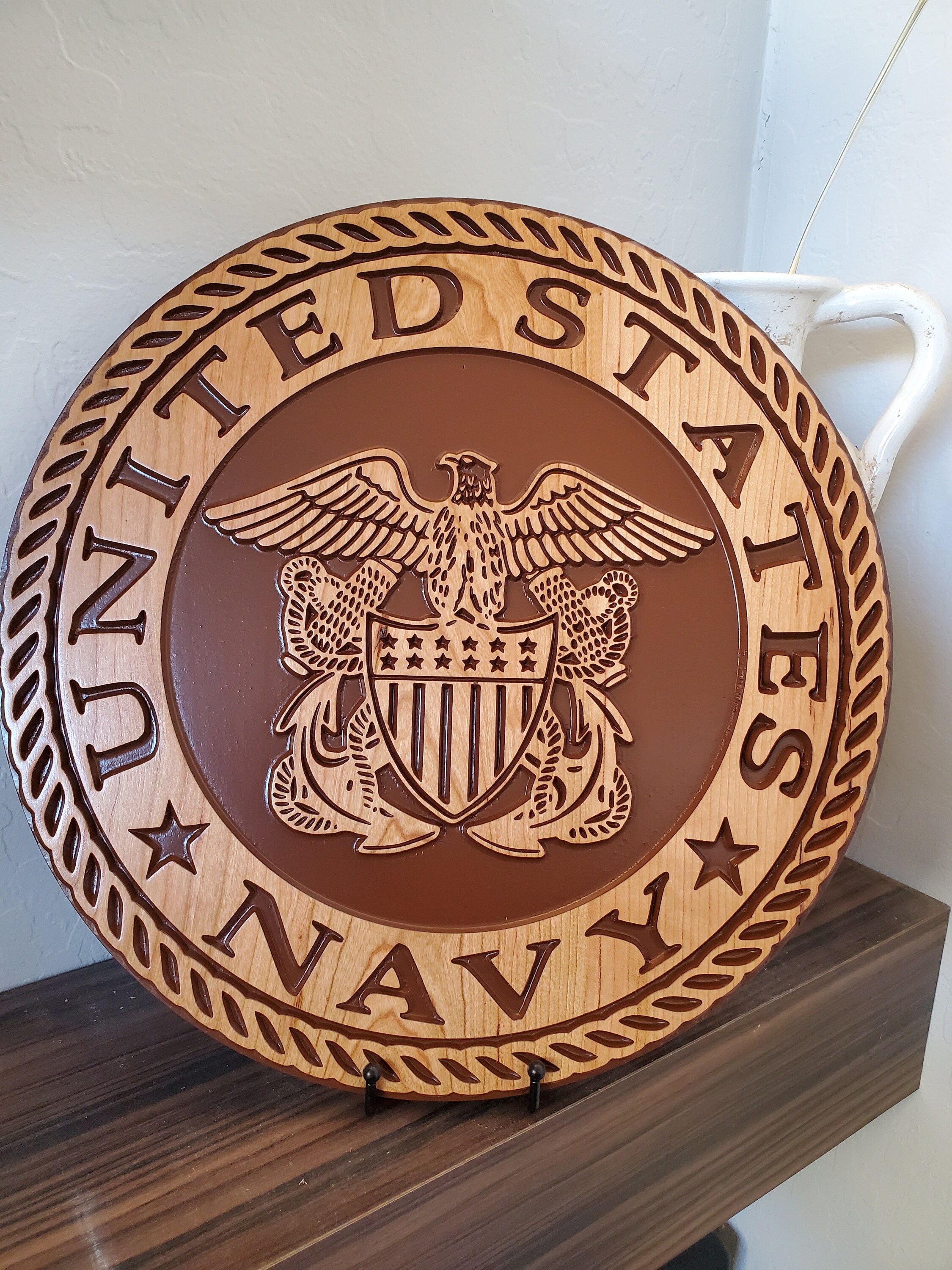 ヴィンテージ US Navy エンブレム 木製 盾 手彫り 英国製 ヴィンテージ US Navy エンブレム 木製 盾 手彫り 英国製