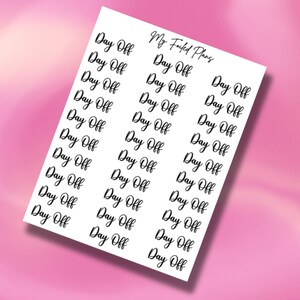 Pode incluir: Uma folha de papel branco com texto preto que diz "My Foiled Plans" e "Day Off" repetido várias vezes.
