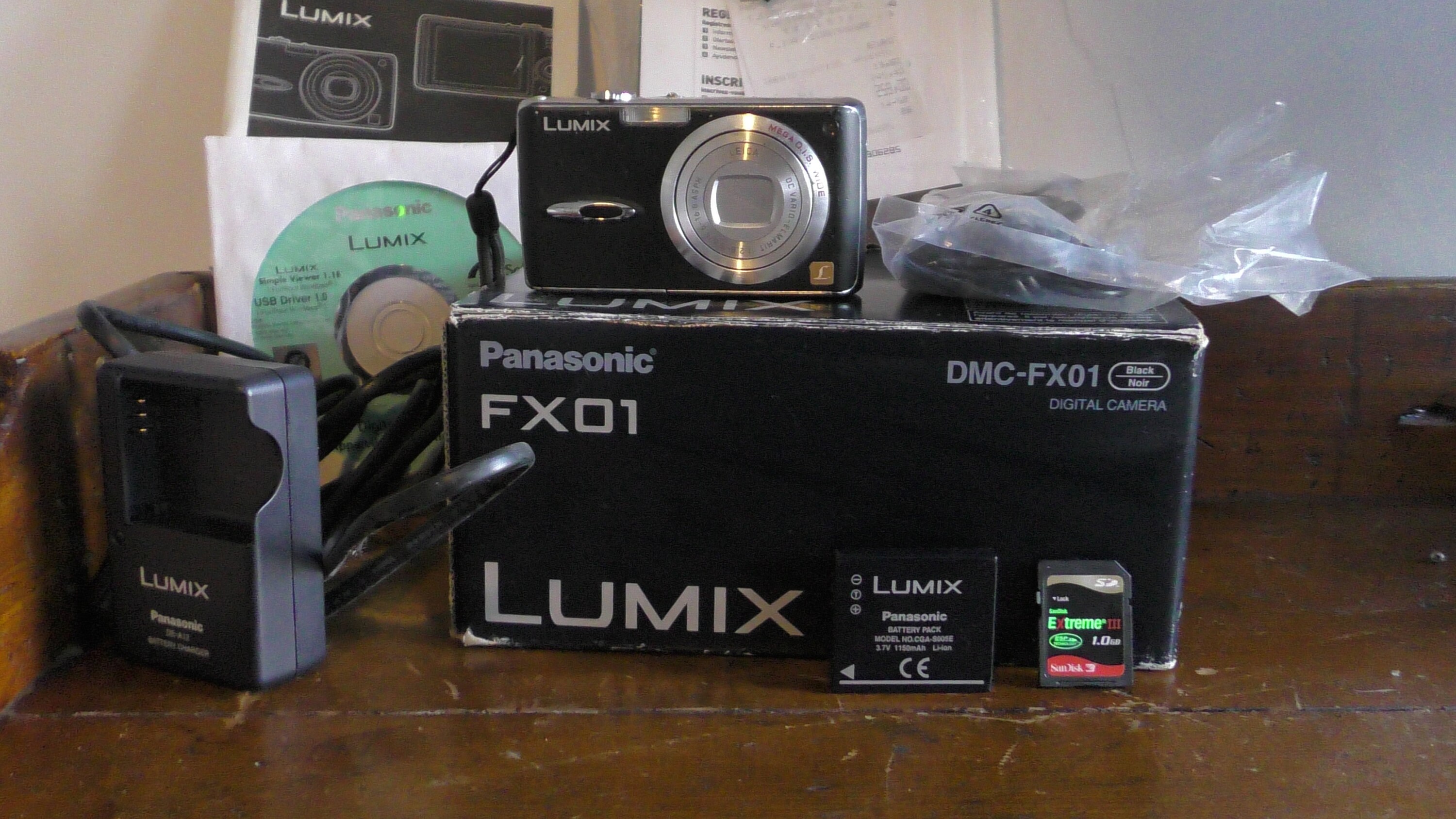 Panasonic Lumix DMC-FX01 Digital Camera w/Panasonic Battery