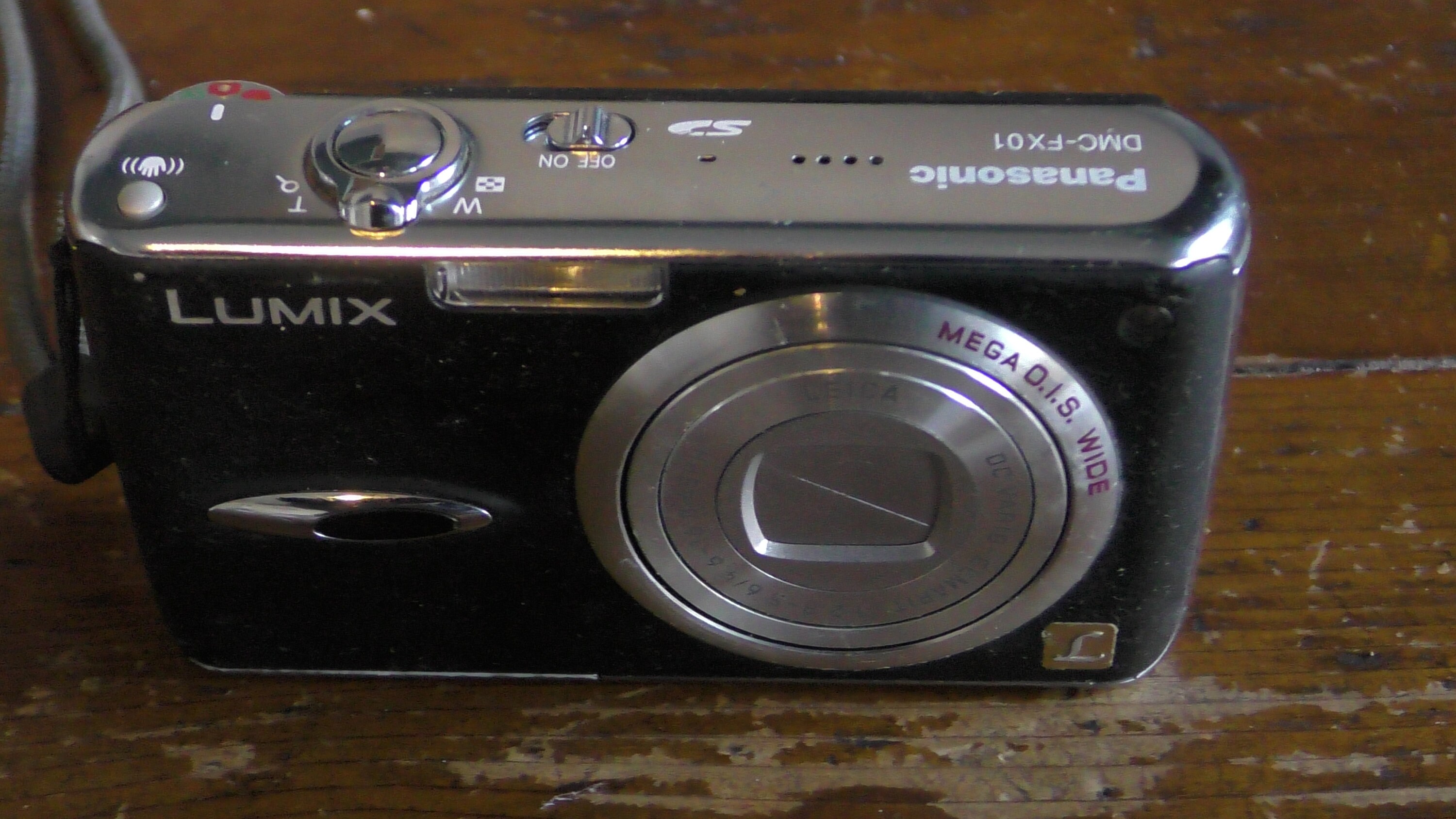 Panasonic Lumix Dmc-fx01 Fxo1 Camera With Box, Battery
