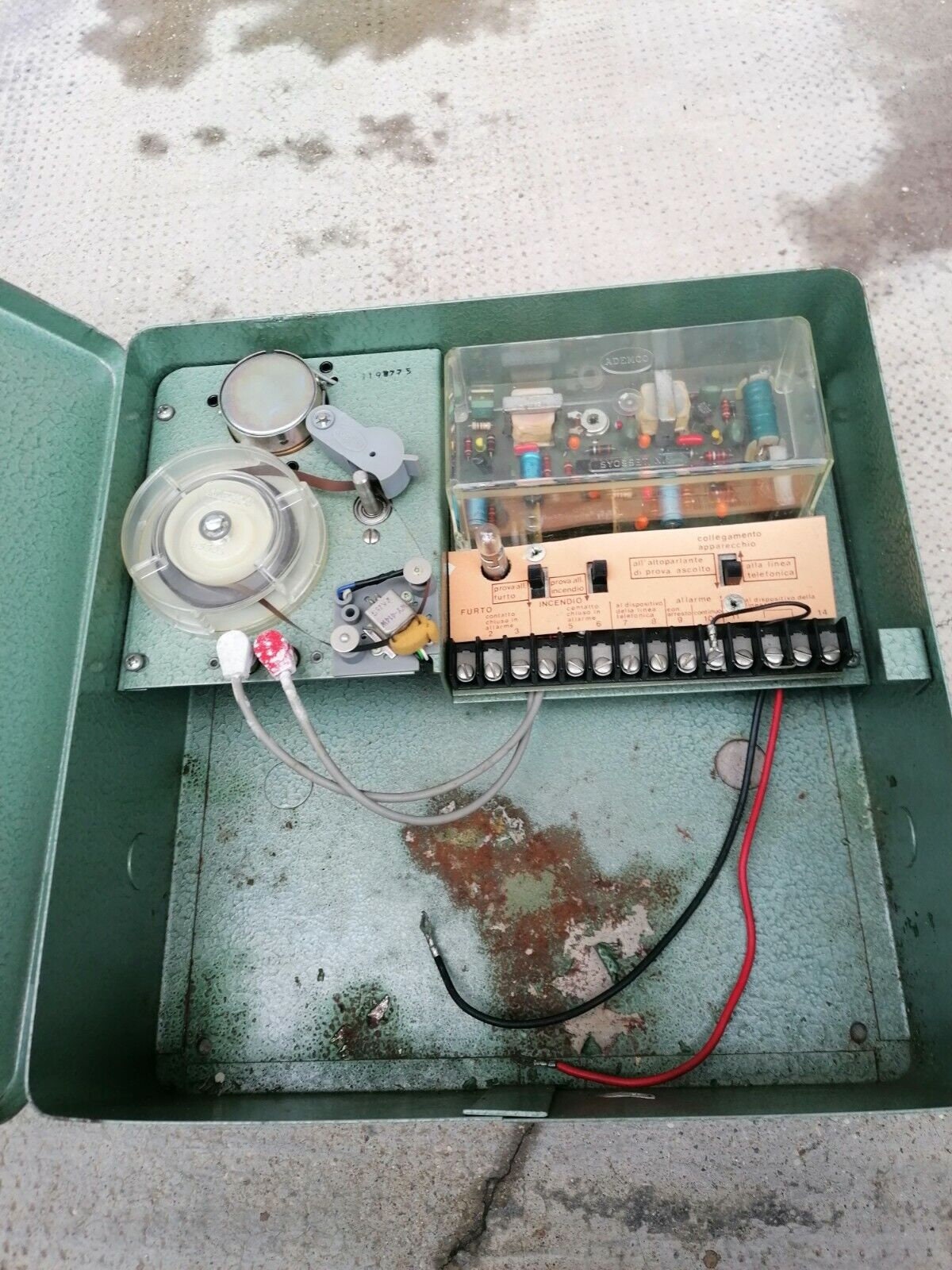 Nastro Magnetico Dell'audio Registratore Bobina A Bobina Su Fondo Bianco 88854409 - Foto 13