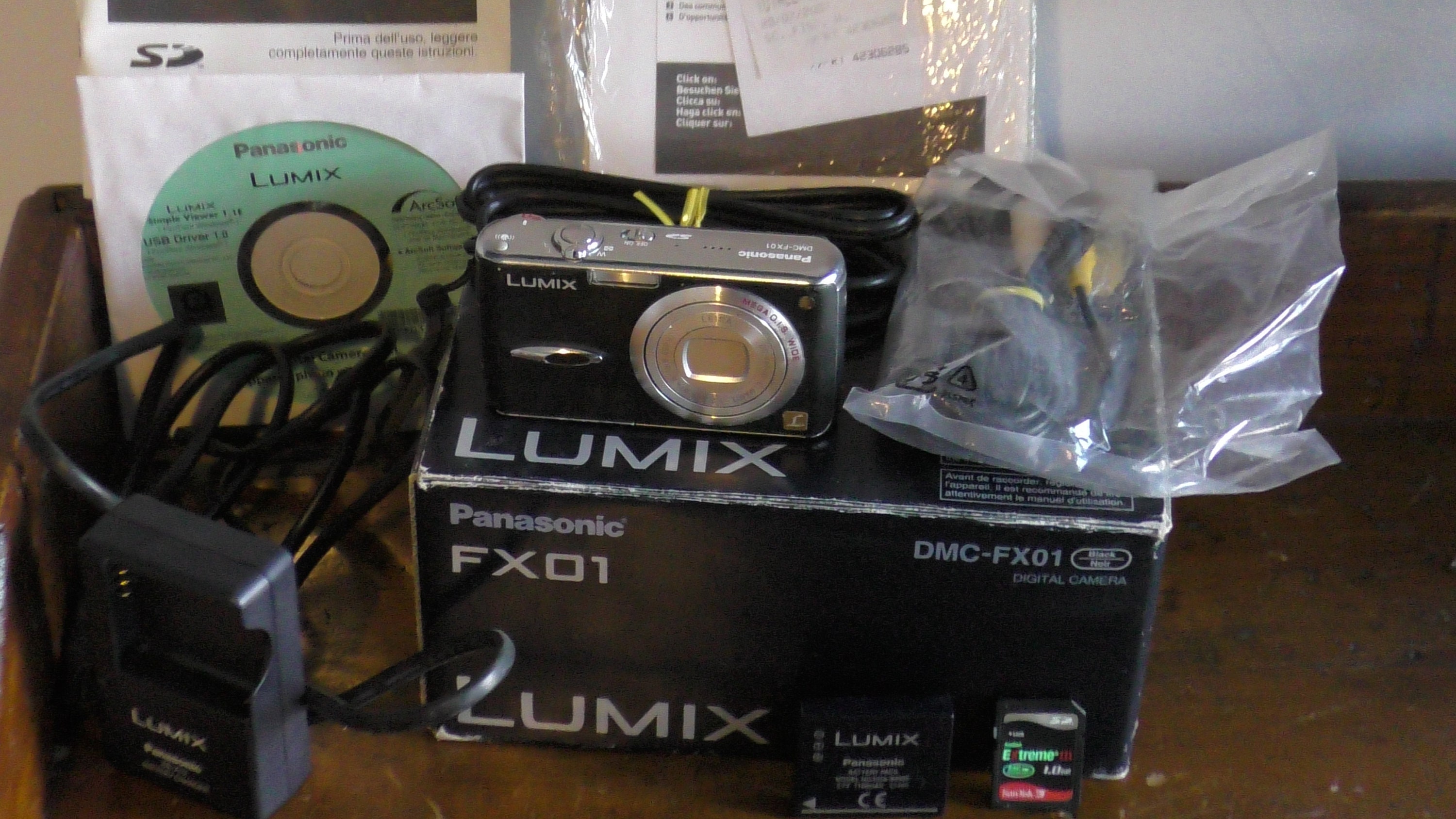 Panasonic Lumix Dmc-fx01 Fxo1 Camera With Box, Battery
