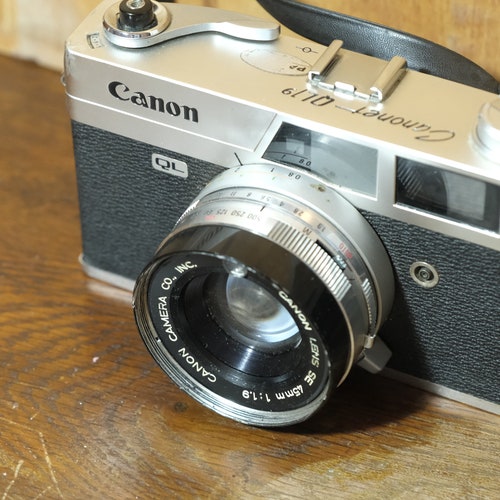 Canon QL 19 film 35mm analog camera with original shops case