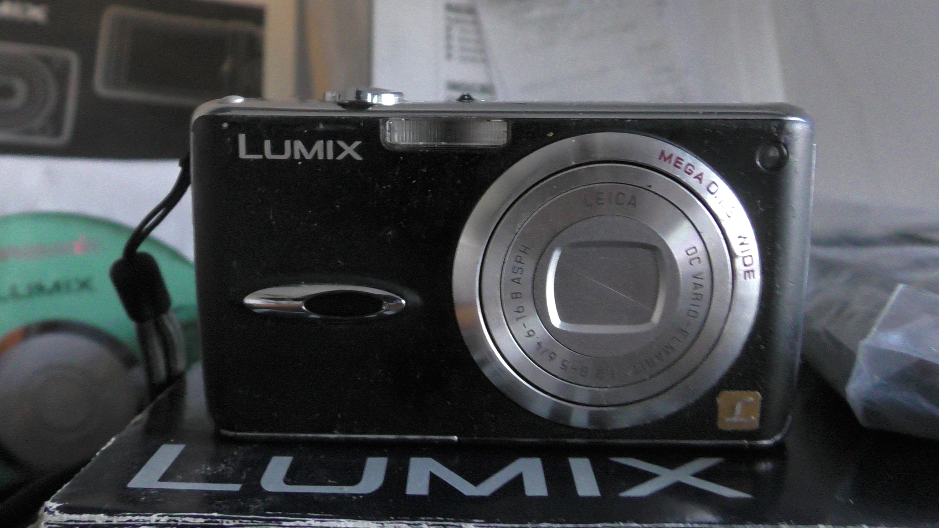 Panasonic Lumix Dmc-fx01 Fxo1 Camera With Box, Battery