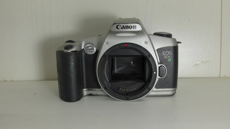 Canon eos 500N 500n 135 analogue SLR for roll body only working tested image 1