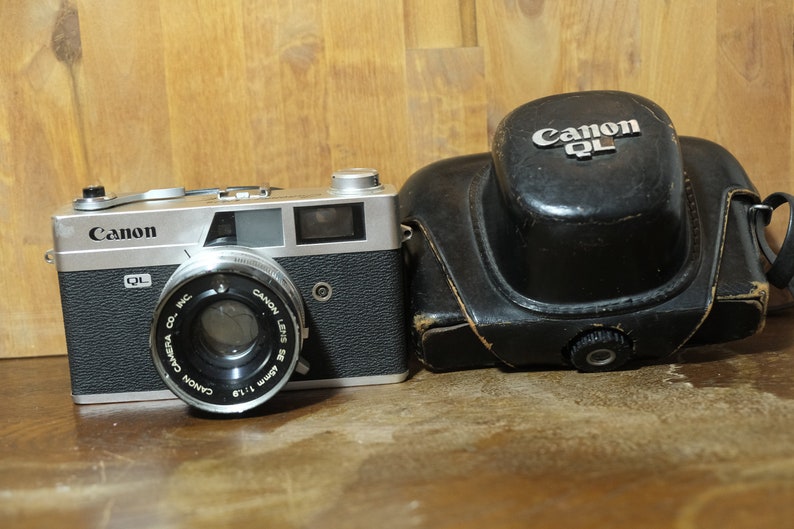 Canon QL 19 film 35mm analog camera with original shops case