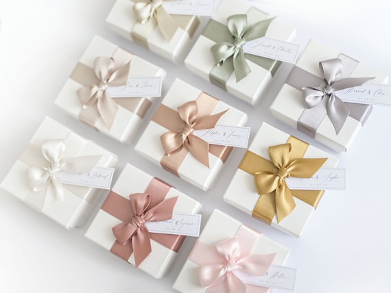 Wedding Favour Boxes, Personalised Favour Boxes with Tags, White favour boxes, Wedding favour boxes with ribbon