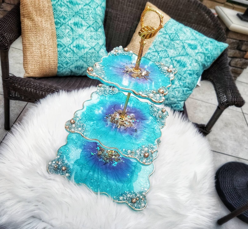 AuroraDesignsByAX Geode Resin Cake Stand - Thumbnail 3