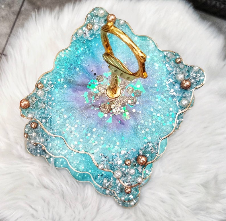 AuroraDesignsByAX Geode Resin Cake Stand - Thumbnail 2