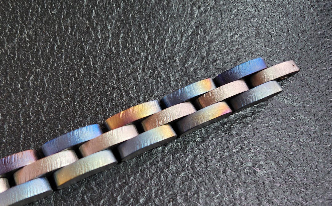 手作りチタンブレスレット - 彫刻的なチェーンリンクジュエリー 手作りチタンブレスレット