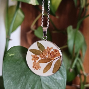 Pendant with real Viburnum flowers in resin, dried flowers necklace, botanical jewelry, hippie boho style accessory, nature lover gift idea