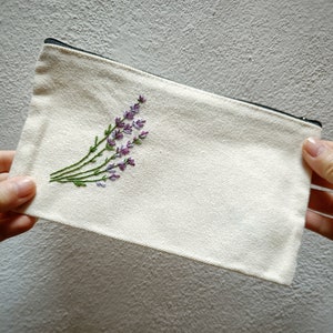Pochette en toile avec fleurs de lavande brodées à la main, trousse de maquillage de voyage, trousse à cosmétiques, portefeuille, cadeau personnalisé