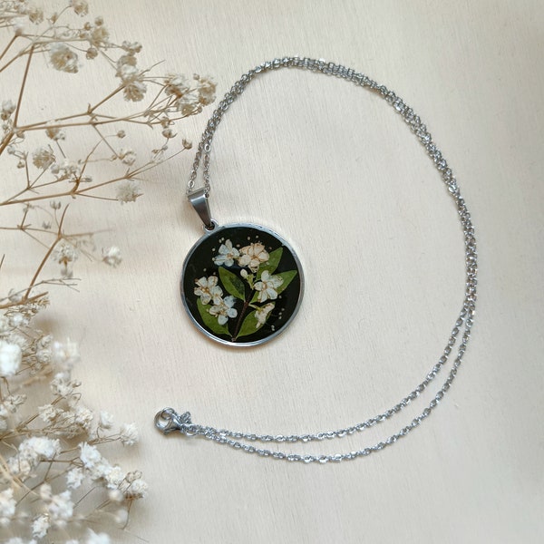 Pendant with real Viburnum flowers in resin, dried flowers necklace, botanical jewelry, hippie boho style accessory, nature lover gift idea