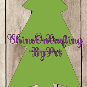Peut inclure: Découpe d'arbre de Noël en bois vert avec le texte "Shine On Crafting By Pri" en violet.