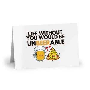 Tarjeta divertida con juego de palabras sobre cerveza: La vida sin ti sería insoportable. Jarras de cerveza con baile, regalo para festivales y despedidas de soltero.