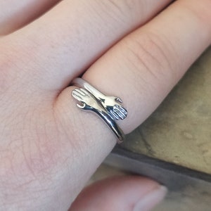 Adjustable Hug Ring, Silver Plated Jewelry, Silver Love Hugging Hand, Lover Ring, Open Ring, Sentimental Healing Ring, Gift, Sympathy Ring