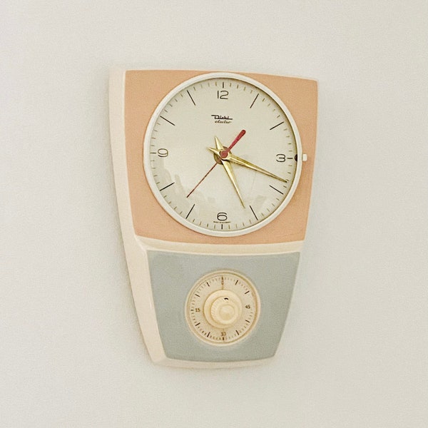 Elektrische Küchenwanduhr „Diehl  Electro“  Germany 60er Jahre mit Eier-Timer. In rosa und grau sehr seltene Keramik Uhr - Mid Century
