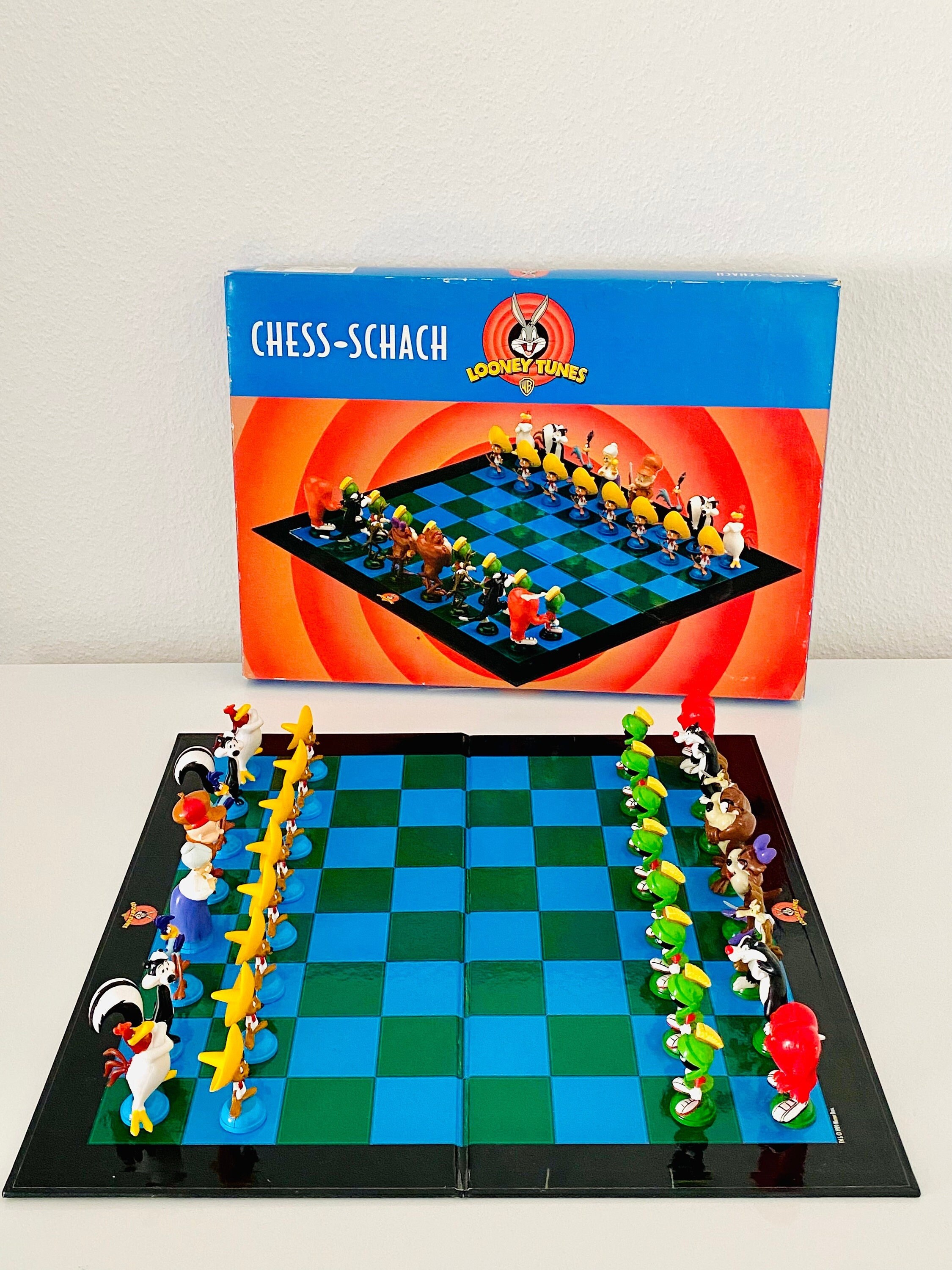 Looney Tunes Travel DRAUGHTS Board Game The new style has