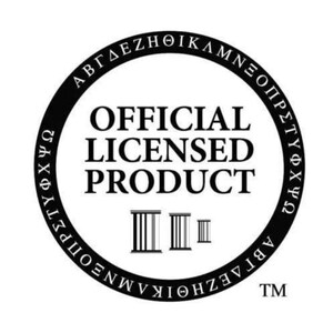 Op de afbeelding: Een cirkelvormig zwart-wit embleem met de tekst OFFICIAL LICENSED PRODUCT in het midden. Onder de tekst staan drie verticale balksymbolen van verschillende hoogtes. De rand bevat Griekse alfabettekens en een TM-symbool rechtsonder.
