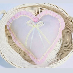 Heart pillows with frills image 2