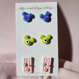 Trío de aretes de arcilla inspirados en monstruos / Juego de aretes de arcilla polimérica / Orejas de ratón y puerta