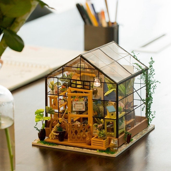 Rolife DIY LED Puppenhaus Miniatur Holzmöbel Kit Geschenk Cathys Flower House