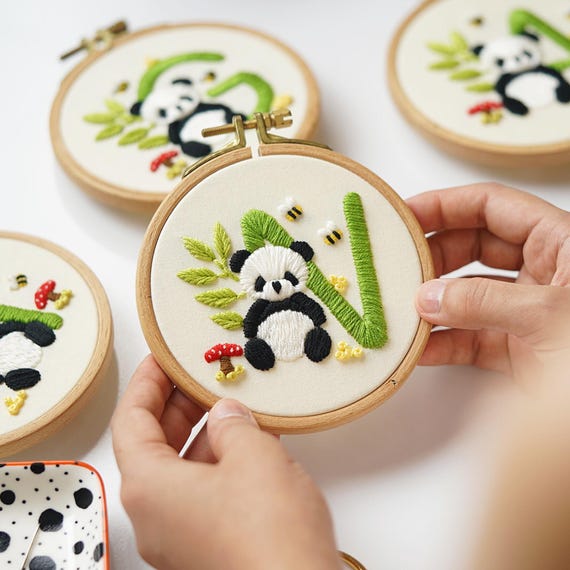 パンダのアルファベット手刺繍パターン：初心者向けPDF＋動画 - Etsy 日本