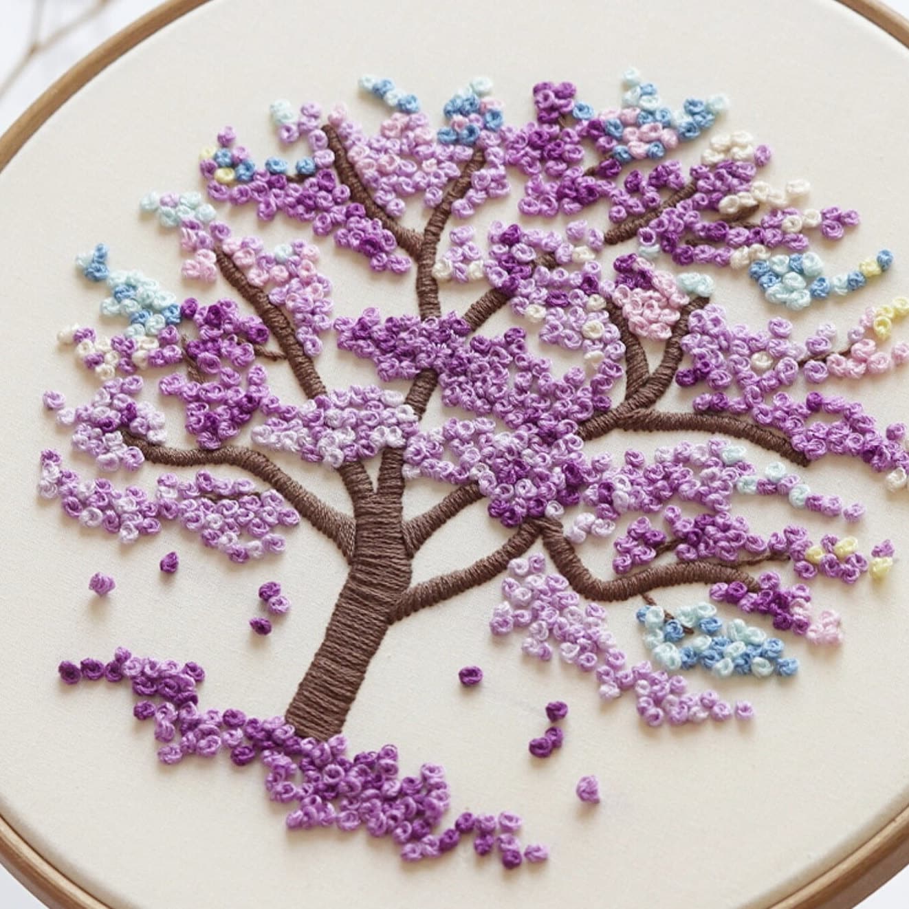 紫の木の刺繍パターン：初心者向け手縫いプロジェクト（PDFパターン＋
