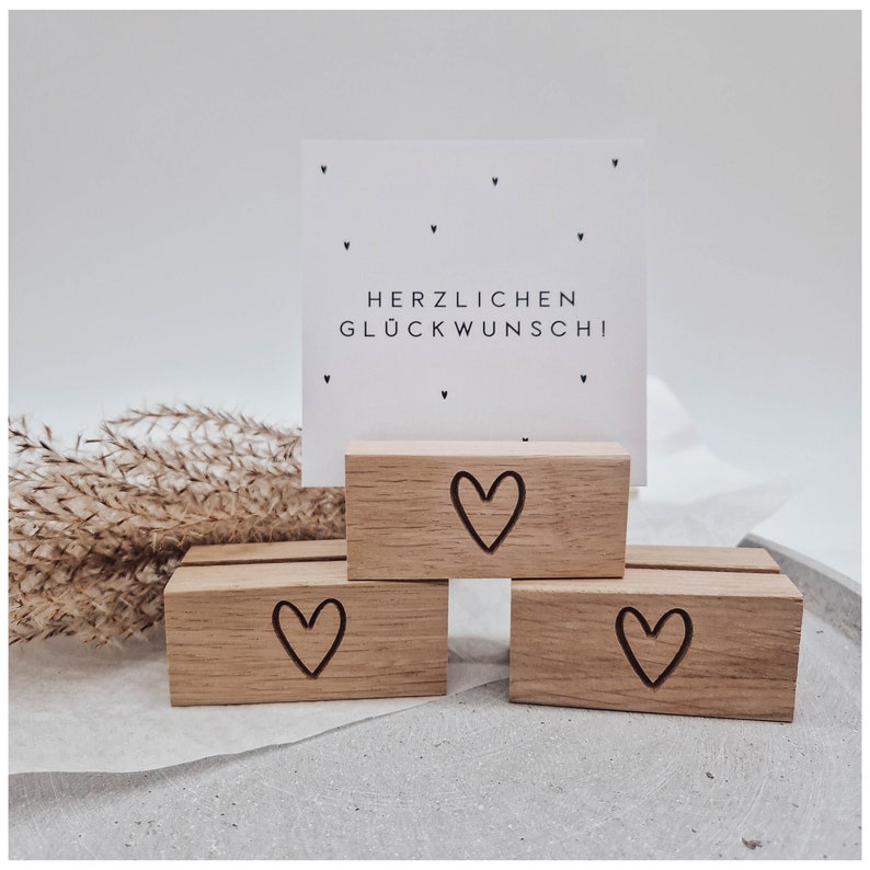 3 Stk. Fotoleisten aus Eiche mit Herz-Gravur kleines Geschenk für Fotos und Grußkarten Bild 8