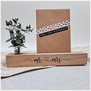 Fotoleiste MR & MRS | Bilderleiste aus Eiche als Geschenk zur Hochzeit | Geldgeschenk für das Brautpaar