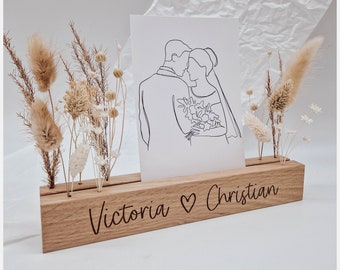 Wedding gift: Personalized oak card holder with engraving and dried flowers