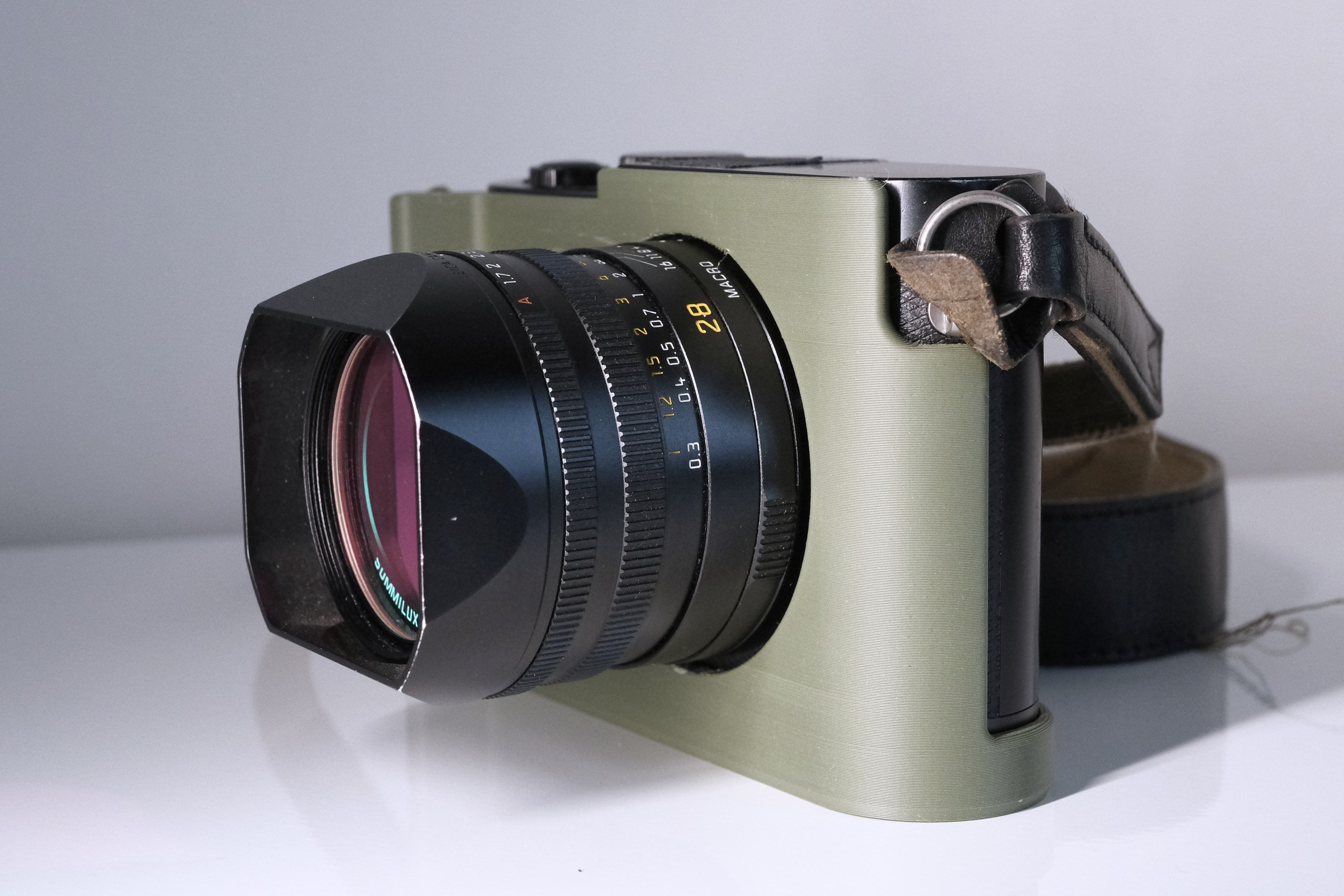 す*る様 ライカq本体、専用ケース＆ストラップ、フィルター、バッテリー＆充電器、 ライカQステルスケース（バッテリーウィンドウ付き、Apple Airtag