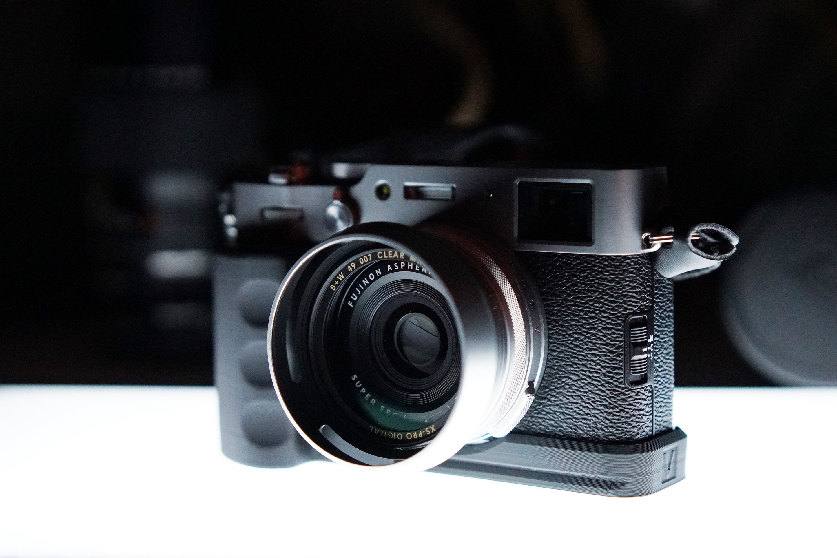 富士フイルム Fuji X100V カメラ用グリップ（三脚マウント付き）｜3D